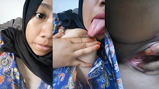 Cewek Hijab Cantik Pamer Memek Tembem